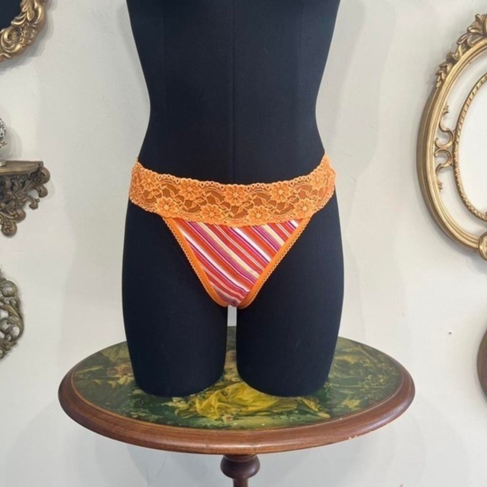 🍊‎ Vintage Y2K Victoria's Secret Pout "Sunset Stripe" Lace Thong